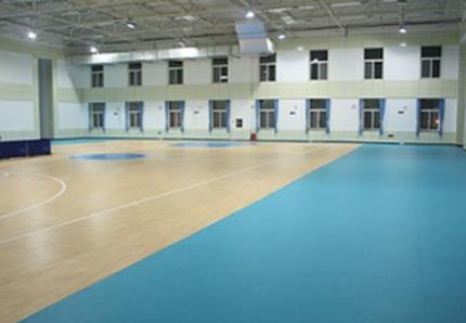 塑胶地板如果有胶水怎么处理？